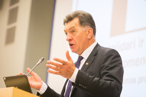 Algirdas Butkevičius atskleidė, kaip pavyko neįsmukti į duobę