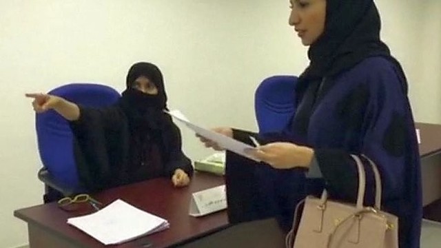 Saudo Arabijoje - pirmą kartą vietos rinkimuose išrinkta moteris