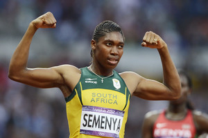 Prieštaringai vertinama bėgikė C. Semenya susituokė su mergina