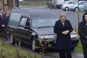 Mokykla palaidojo pusę amžiaus klasėje stovėjusius griaučius