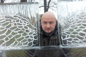 Ledo skulporius leido pasimatuoti angelo sparnus