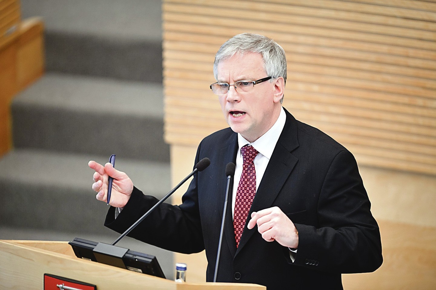 Finansų ministro R.Šadžiaus tvirtinimu, kitais metais daugiau negu šiemet pajamų į biudžetą ketinama gauti geriau surenkant įvairius mokesčius.