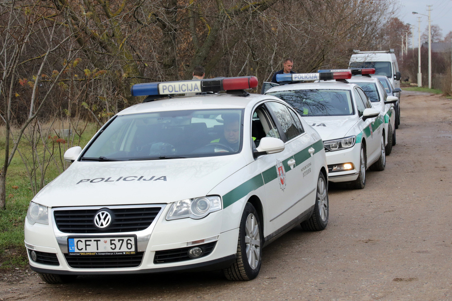 Kauno policija ieško dviejų vyrų, apiplėšusių moterį.