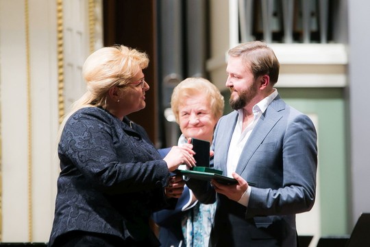 Dainininkui Stano – apdovanojimas už paramą neįgaliesiems
