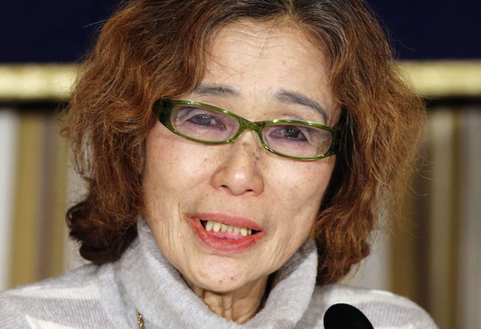 Japonų žurnalisto Kenji Goto, kuris tapo „Islamo valstybės“ įkaitu, motina.<br>AP nuotr.