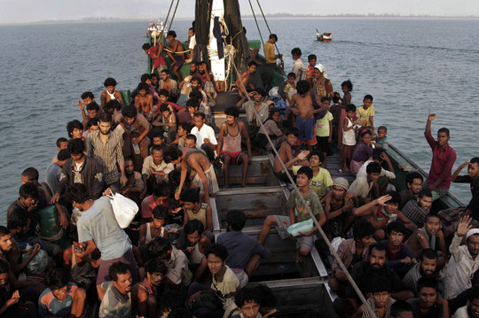 Tūkstančiai migrantų pabėgo iš Mianmaro.<br>AP nuotr.