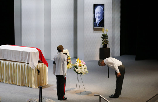 Mirė pirmasis Singapūro premjeras Lee Kuan Yew.<br>AP nuotr.