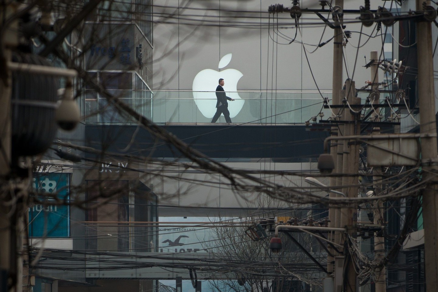 „Apple“ laboratorijoje Taivane dirbantys inžinieriai kuria naujas ekranų technologijas.<br>AFP/Scanpix nuotr.