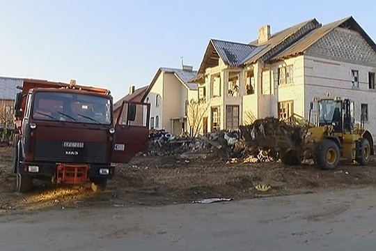 Panevėžiečių siaubas – keistuolio šiukšlynu paverstas namas