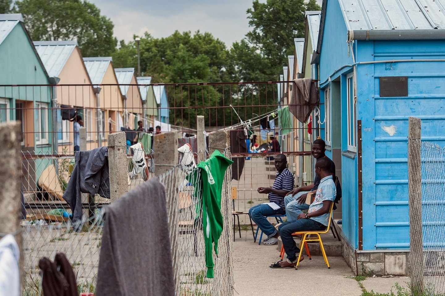 Būsimoje prieglaudoje žmonių nebuvo, todėl per incidentą niekas nenukentėjo. Piktadariai kol kas nesulaikyti.