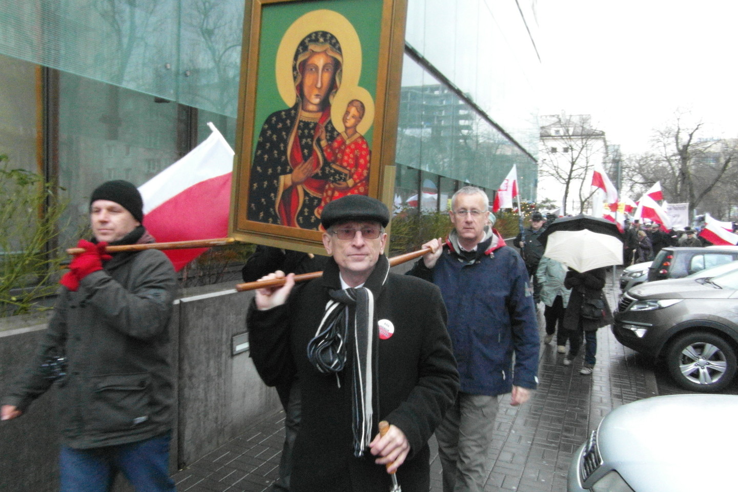 Vyriausybės šalininkai sekmadienį demonstracijoje ragino laikytis Bažnyčios tiesų.<br>R.Butrimo nuotr.