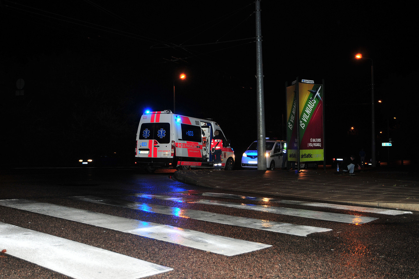 Varėnos perėjoje policininko automobilis partrenkė 16-metę.