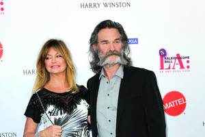 30 metų kartu išgyvenę Goldie Hawn ir Kurtas Russellas tuokiasi