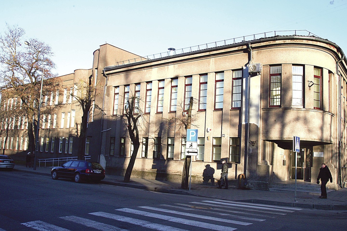 Po išpuolio į Panevėžio odontologijos polikliniką buvo iškviesti policininkai, tačiau įtariamasis spėjo pasprukti.