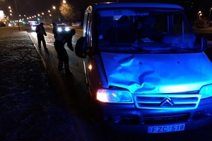 Eismo savaitė: trys žuvo automobilyje, keturi – tamsiose gatvėse