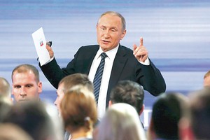 Vladimiro Putino šou: ir ramino, ir grasino