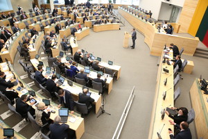 Seimas neleido signatarams dėstyti neprarandant rentos