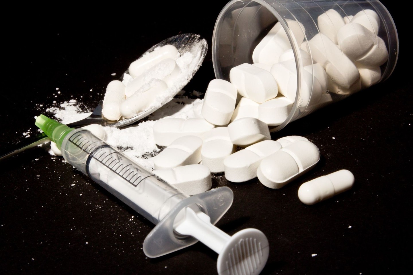 Toks mirčių nuo narkotikų perdozavimo padaugėjimas sutapo su nuskausminančių opioidų populiarėjimu.