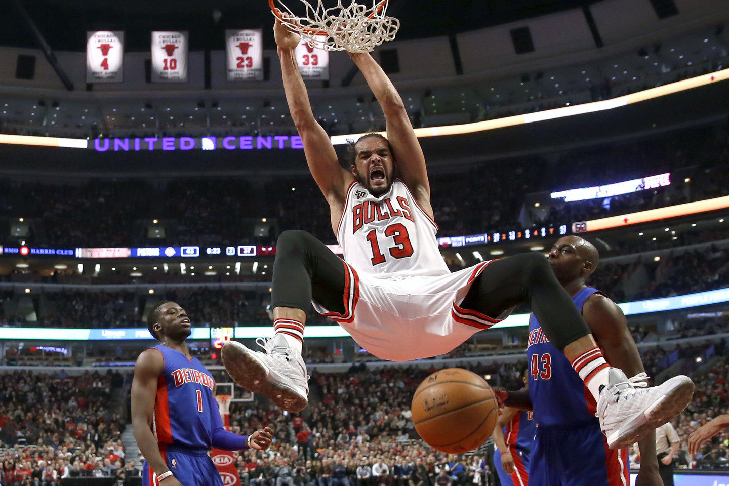 „Bulls“ ir „Pistons“ mače prireikė keturių pratęsimų.