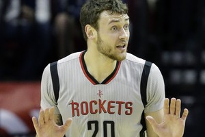 Į „Clippers“ krepšį Donatas Motiejūnas įkrovė 10 taškų