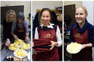 Žinomos moterys stojo maitinti būrio alkstančių