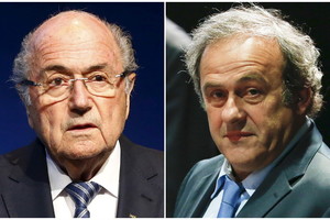Seppui Blatteriui ir Micheliui Platini – galingi smūgiai