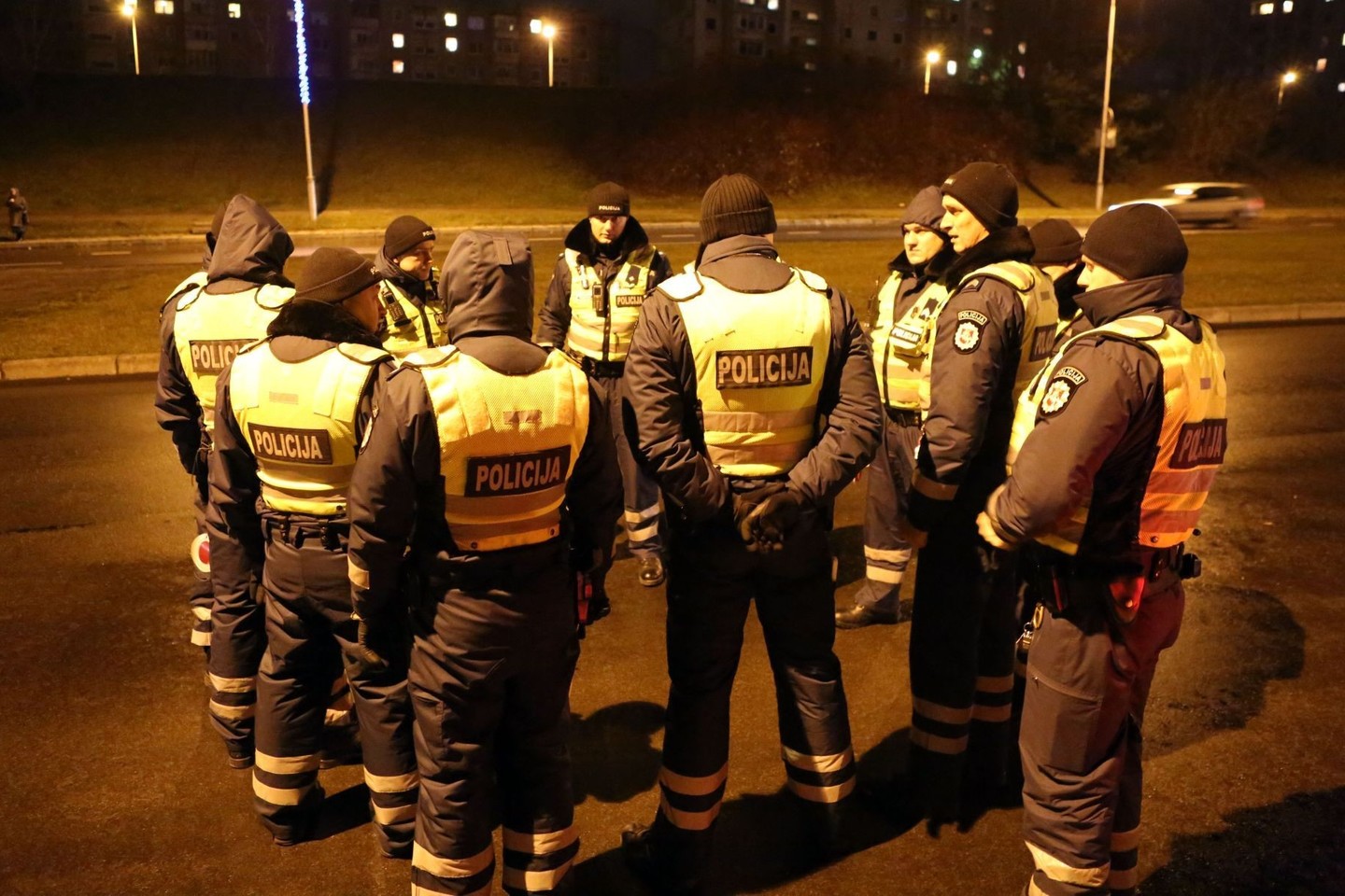 Pareigūnai kitąmet turėtų gauti didesnius atlyginimus.