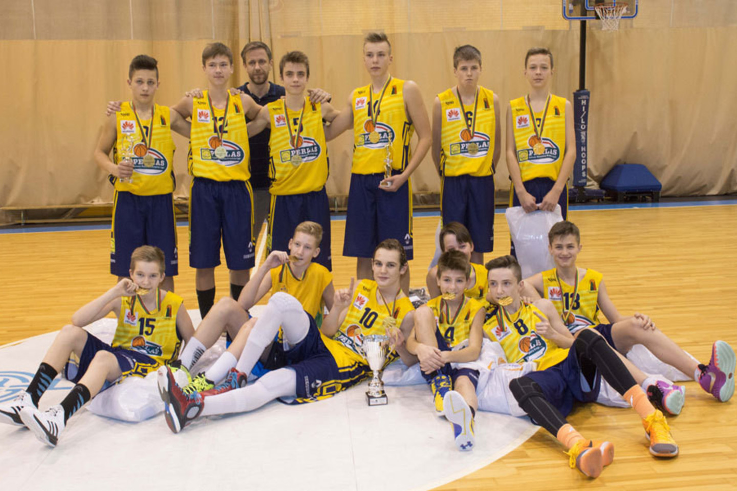 Šarūno Marčiulionio krepšinio akademijos „KA I–Blancomet“ komanda, nugalėjusi keturių miestų ekipas, tapo kalėdinio turnyro nugalėtoja.