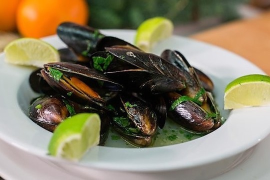 Kalėdų skanėstai: kaip nesudėtingai paruošti midijas?