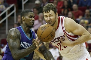 D. Motiejūnas prie „Rockets“ pergalės prisidėjo firminiu ginklu