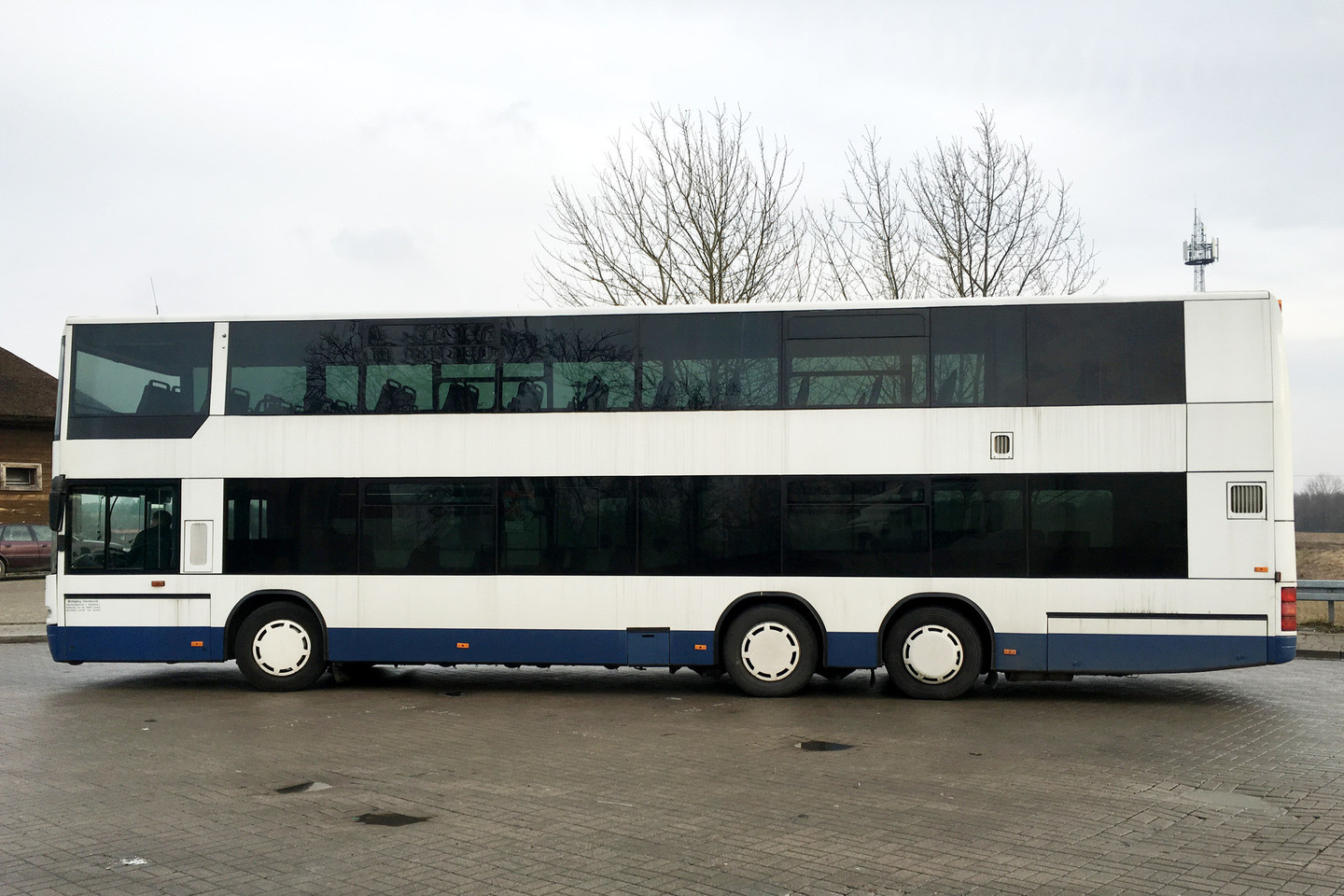 Į Šiaulius savo eiga atvažiavęs dviaukštis autobusas yra pagamintas 2000 metais. Jo vertė – apie 15 tūkstančių eurų.<br>UAB „Ridvija“ nuotr.