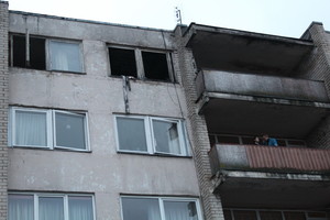 Per gaisrą Šiauliuose žuvo du žmonės, gyventojai evakuoti