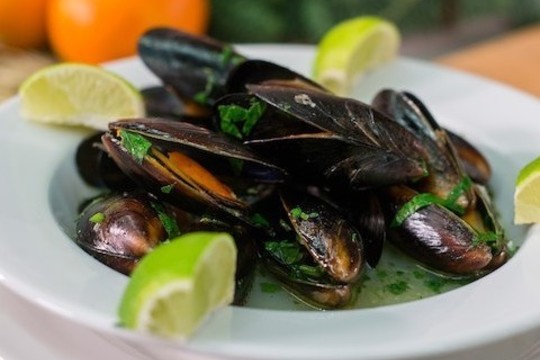 Kalėdų skanėstai: kaip nesudėtingai paruošti midijas?