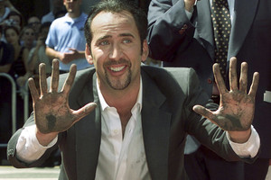 N.Cage'as grąžins Mongolijai dinozauro kaukolę