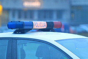 Pro langą įskriejusi petarda Panevėžyje sužalojo 16-metį