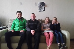 5 dukterų tėtis svajojo apie sofą, o berniukai – apie dviračius