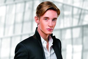 Joringis Šatas per šventes siūlo nepamiršti ir kelnių