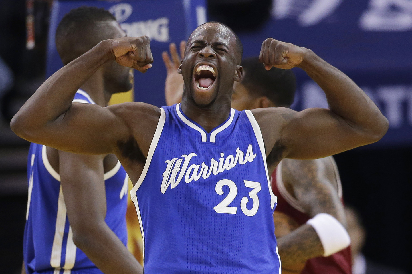 Dviejų praėjusių NBA pirmenybių finalininkų dvikovoje „Golden State Warriors“ 89:83 įveikė „Cleveland Cavaliers“ komandą.