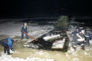 Prie Klaipėdos tvenkinyje nuskendo BMW