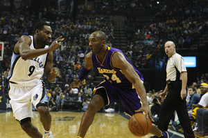 NBA: K. Bryanto ir V. Carterio blyksniai bei K. Porzingio galia