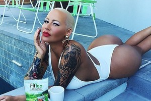 Amber Rose klaida: paskelbė savo telefono numerį gerbėjams