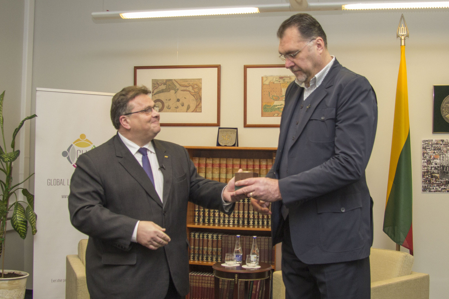 A.Sabonį apdovanojo Užsienio reikalų ministerija.