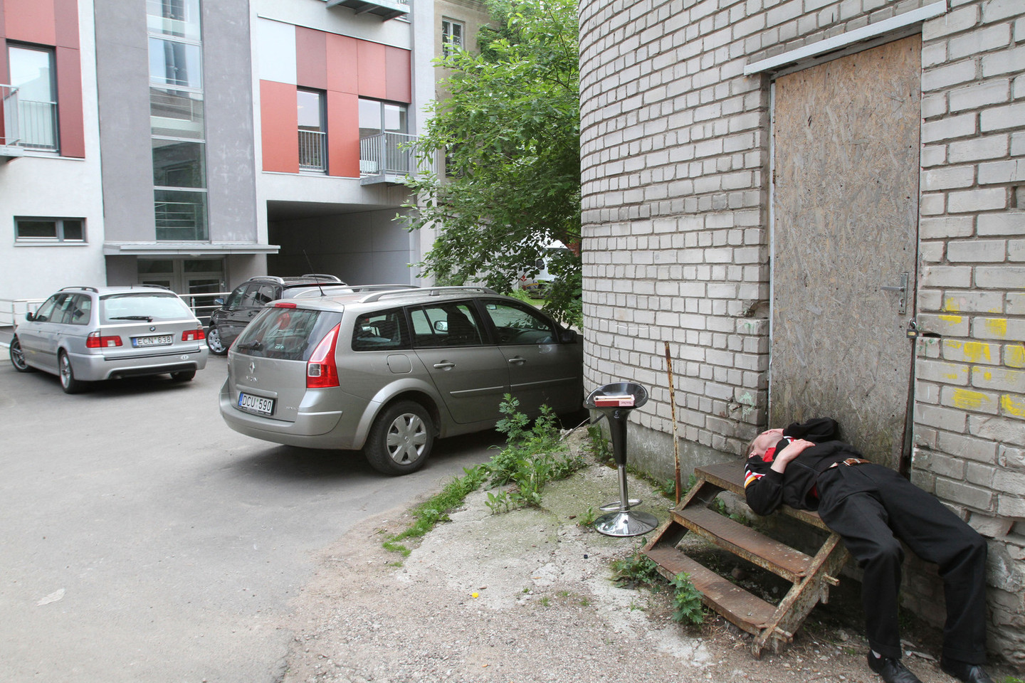 Yra žmonių, kurie valstybės paramą išleidžia alkoholiui.