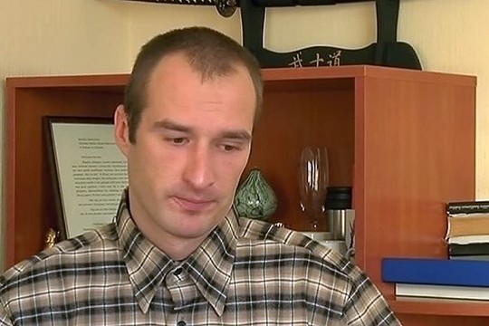 Trejus metus nekaltai už grotų praleidęs vyras kaltina valstybę