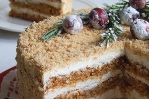 Tobulas medaus tortas – toks pat, kokį ragavote vaikystėje