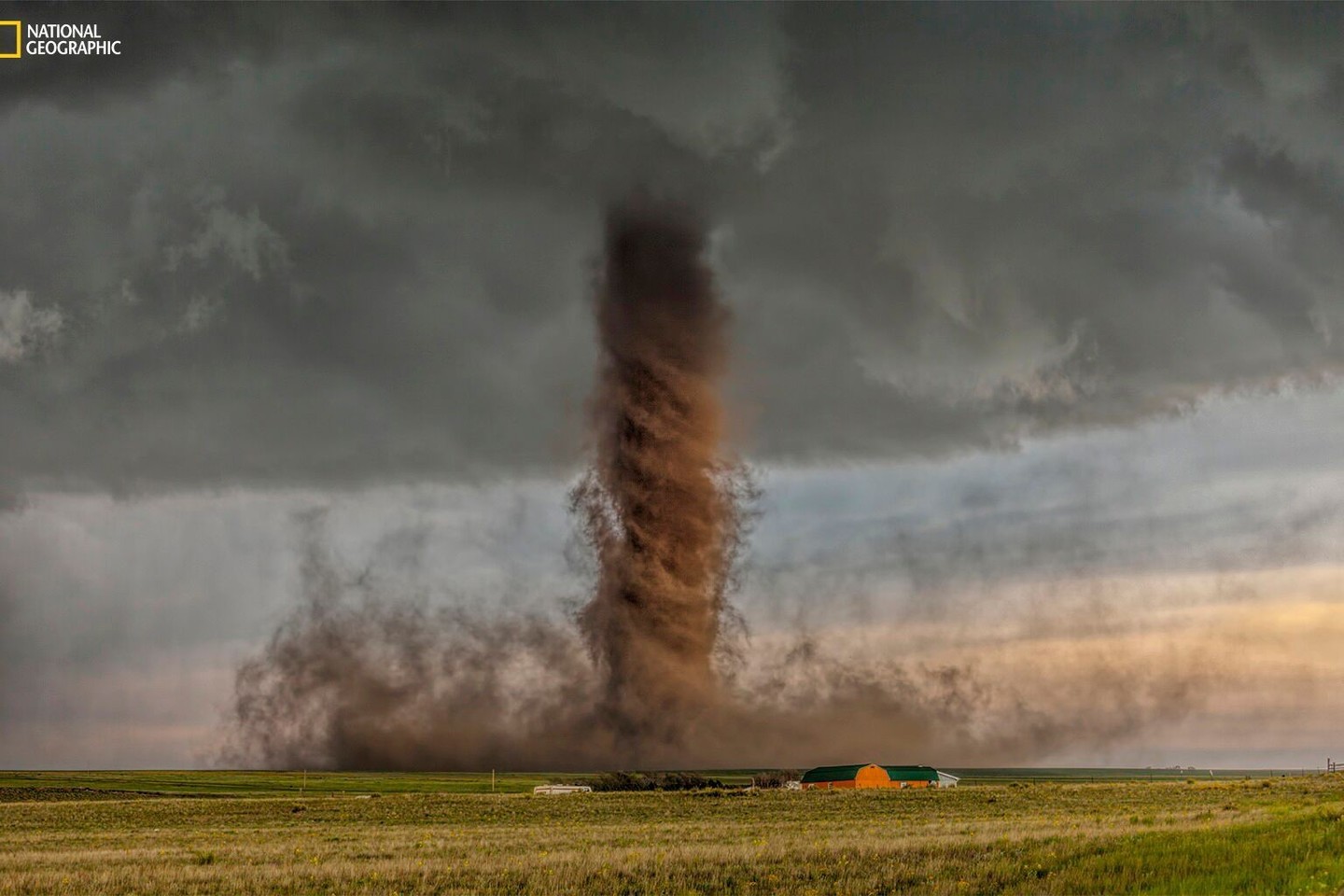 Pagrindinio prizo ir „Gamtos“ kategorijos laimėtojas James Smart. Nuotrauka „Dirt“, fotografuota Kolorado valstijoje, JAV.