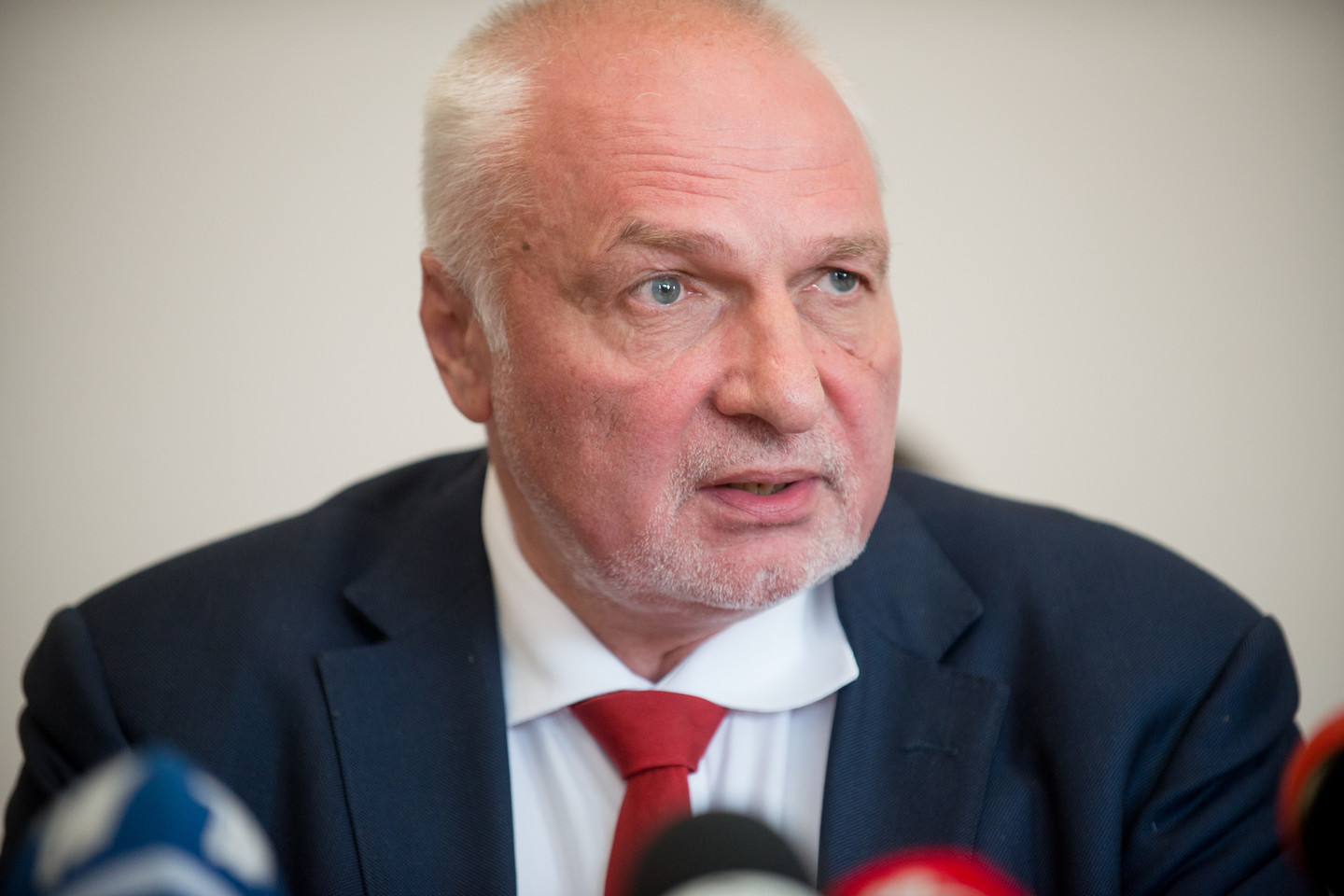 V.Mazuronis pridūrė, kad įtarimai politinėms organizacijoms jam apskritai kelia „didelį nerimą“.