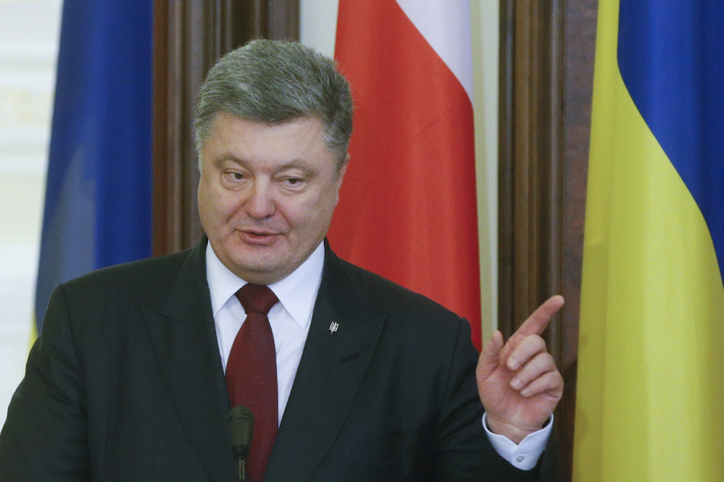 P.Porošenka taip pat kalbėjosi su A.Merkel antradienį, siekdamas „suderinti pozicijas“, sakoma jo kanceliarijos pranešime.