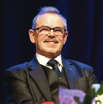 Meras jau liko be užnugario