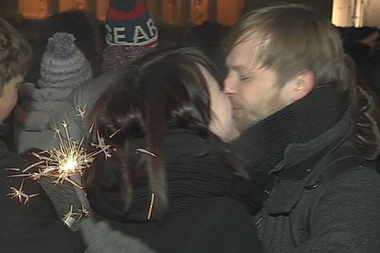 Vilniečių Naujųjų sutiktuvės: šampano purslai ir bučiniai